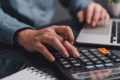 Antônio Fernando Ribeiro Pereira mostra como painéis integrados dão voz ao orçamento público, cruzando execução, resultados e evidências de campo em tempo real.