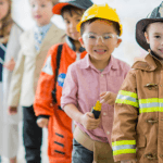 Feira de profissões na escola, conduzida por Sérgio Bento De Araújo, conecta alunos e empresas para transformar curiosidade em oportunidades reais.