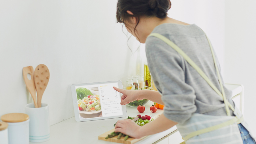 Receitas que você traz nas malas mostram como sabores de viagem se transformam em memórias afetivas que atravessam o tempo e constroem histórias — como destaca Kelsem Ricardo Rios Lima.