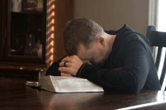 A santidade no cotidiano e o valor das pequenas escolhas na vida cristã, segundo Jose Eduardo De Oliveira e Silva.