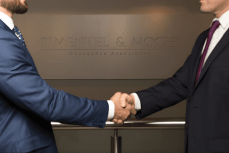 Rodrigo Gonçalves Pimentel explica quando é o momento certo para pedir recuperação judicial e como a decisão estratégica pode ajudar empresas a reorganizar dívidas e preservar suas atividades.